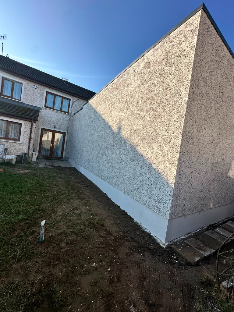 Finished textured pebbledash wall side view